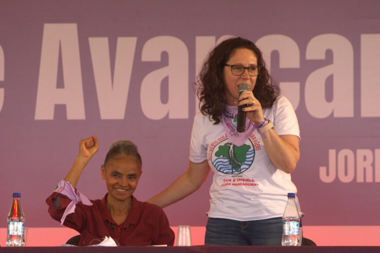 Marina Silva é ovacionada em encontro de mulheres atingidas por barragens, em Brasília 