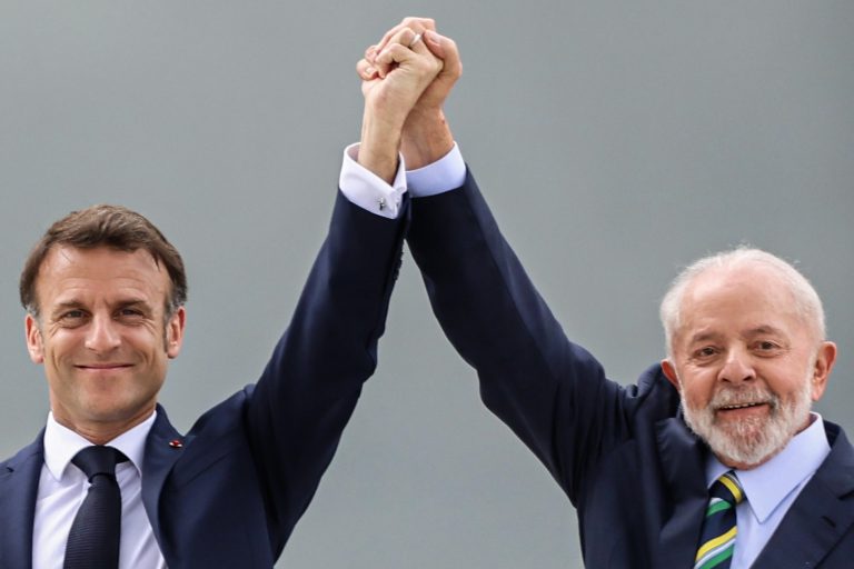 Acordo para produção de vacinas e nova declaração climática integram agenda de Lula na França