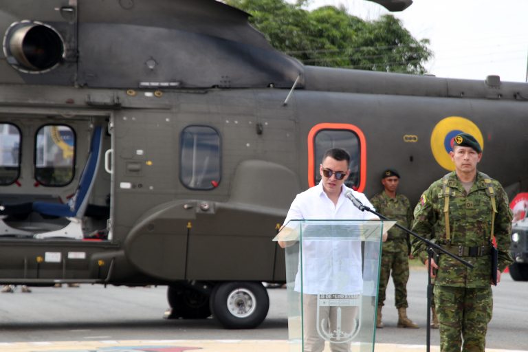 Oposição critica reforma constitucional que permite bases militares estrangeiras no Equador