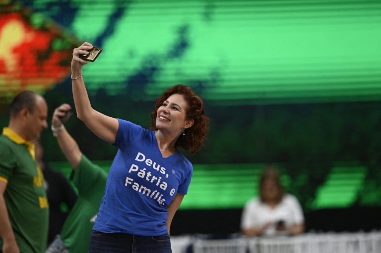 Após fala de Zambelli, deputado italiano cobra governo para país não virar 'paraíso de golpista