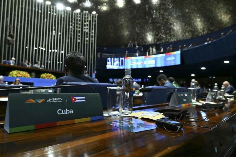 Combate a pandemias, vacinas e solidariedade: parlamentos do Brics propõem aliança pela saúde