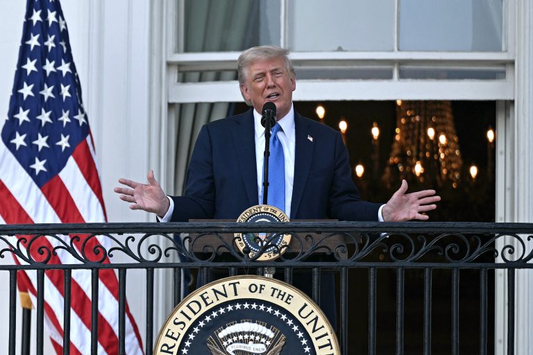 Trump proíbe entrada de cidadãos de 12 países nos EUA e restringe de outros sete