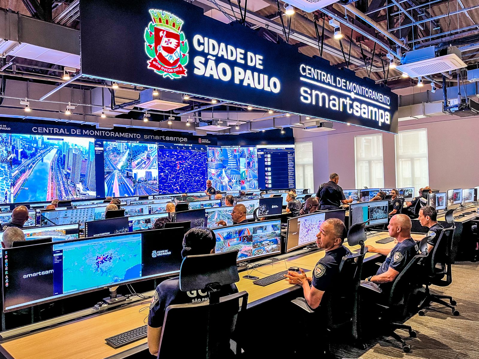 Central de monitoramento do programa Smart Sampa, sistema de vigilância feito por câmeras inteligentes da cidade de São Paulo