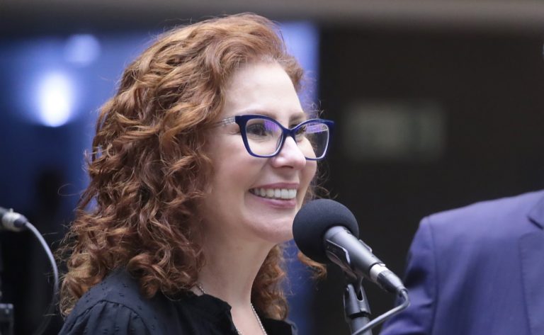 Zambelli pode ser extraditada ou presa na Itália, afirma ex-parlamentar italiana, Renata Bueno