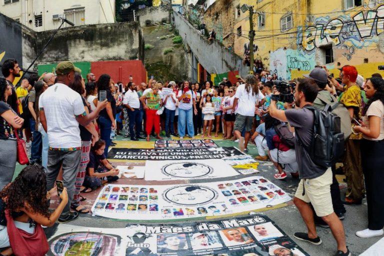 'Favelado não é bandido': comunidade do Santo Amaro protesta após morte de jovem em operação