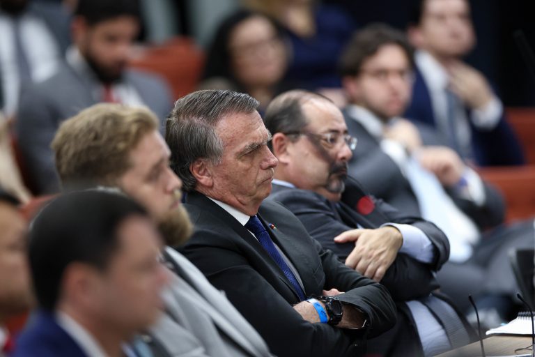 Bolsonaro preso gera repercussão entre parlamentares: 'Chega de se comportar como intocável'