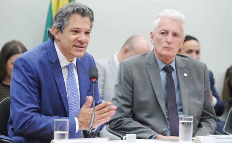 Haddad diz que Brasil tem 'problema dramático de distribuição' e pede aumento de isenção do IR