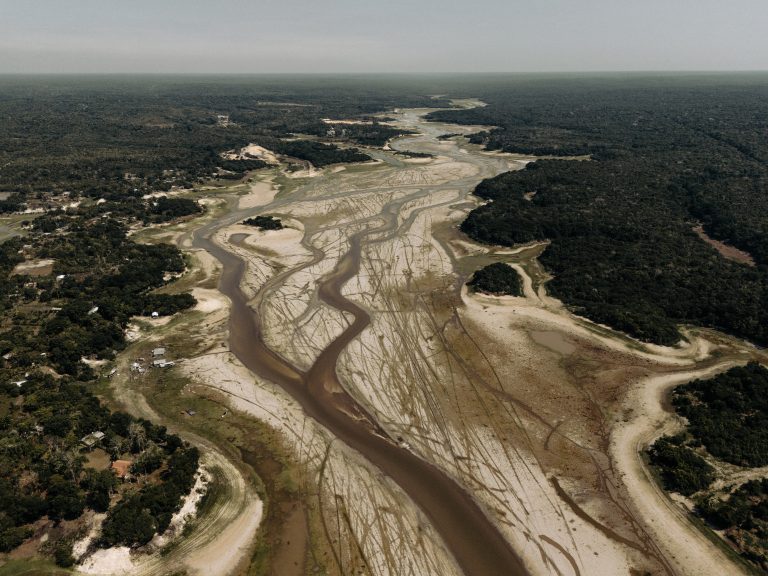 Fotógrafo transformou imagens da Amazônia em uma denúncia dos efeitos da emergência climática