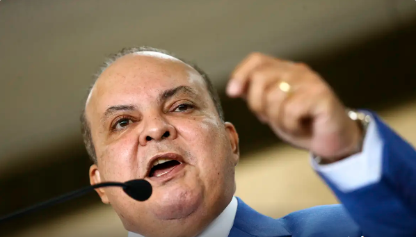 Governador do DF ameaça corte de ponto de professores; parlamentares e sindicato respondem