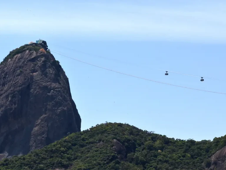 STJ autoriza retorno das obras da tirolesa no Pão de Açúcar; ambientalistas questionam decisão