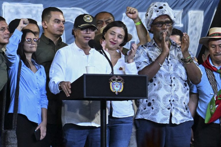 Petro convoca embaixador colombiano nos EUA para explicações após denúncia de plano golpista