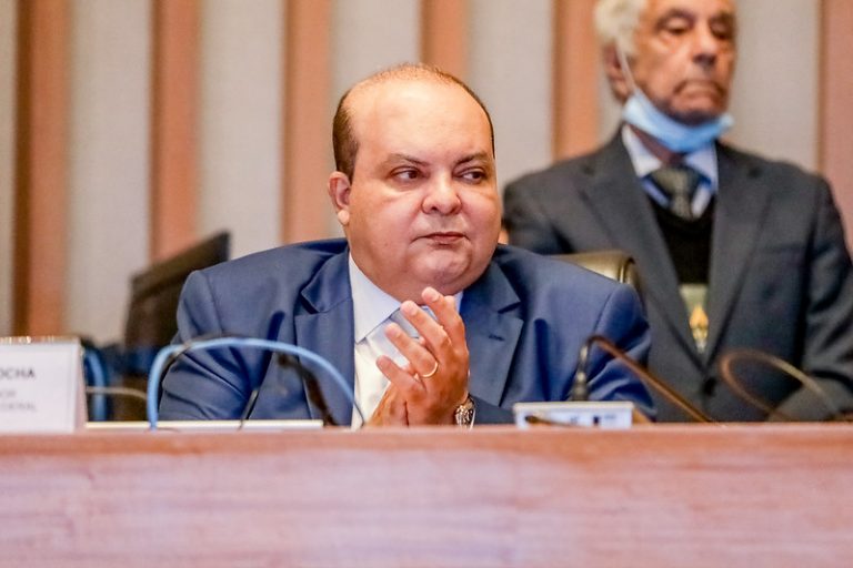 Ibaneis não vai calar a educação