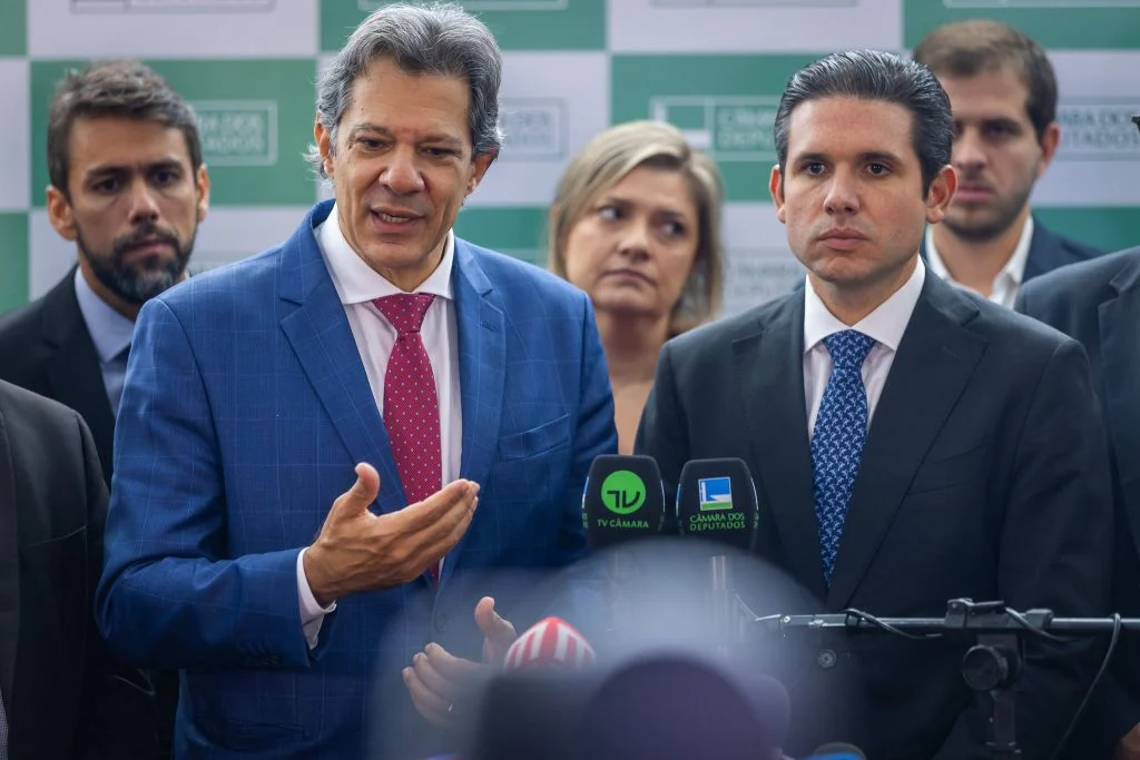 O ministro da Fazenda, Fernando Haddad, e o presidente da Câmara, Hugo Motta