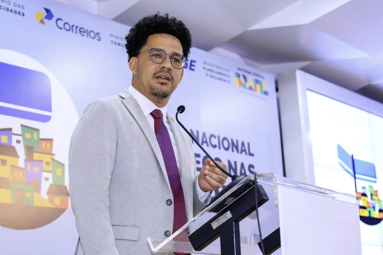 'Periferias são a chave para o futuro do país', defende secretário Guilherme Simões
