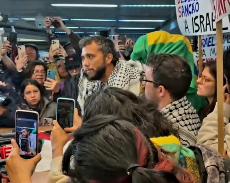 Thiago Ávila chega a SP depois de detenção em Israel: ‘Netanyahu é maior inimigo do mundo'