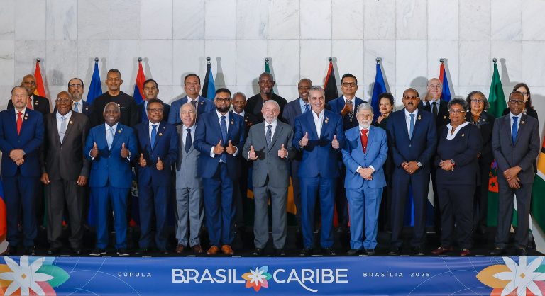 Na abertura da reunião Brasil-Caribe, Lula condena bloqueio a Cuba e defende união pelo Haiti