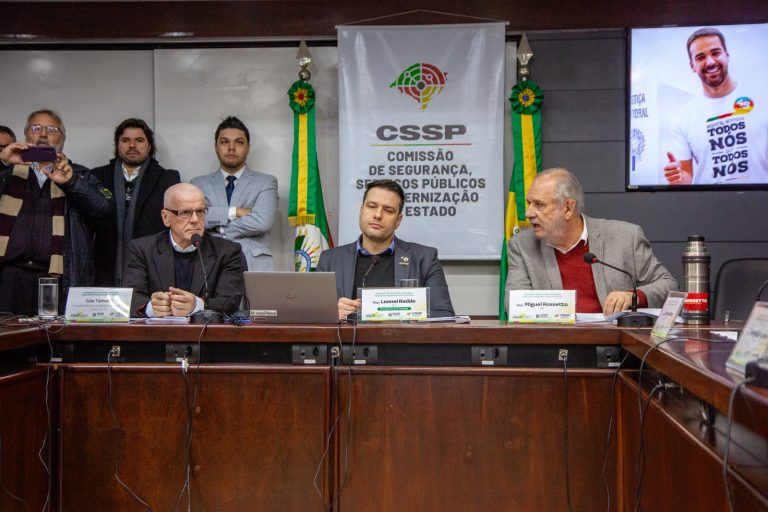 Deputados acusam Eduardo Leite de autopromoção com dinheiro público