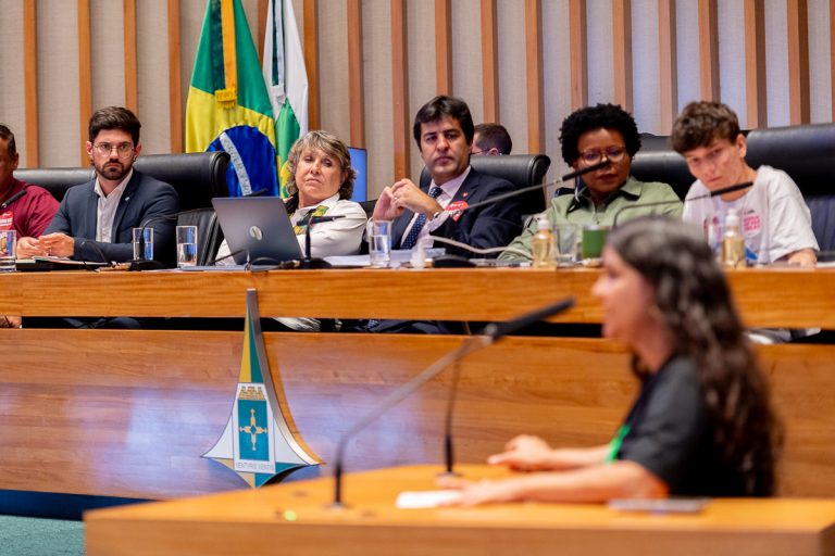 Greve dos professores no DF evidencia descumprimento do Plano de Educação, revela debate