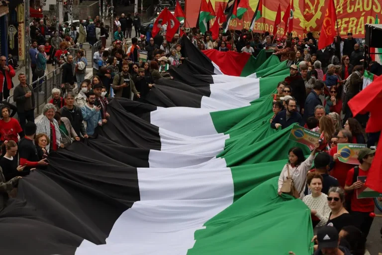 Marchas pelo mundo condenam escalada de ataques de Israel na Palestina e Irã; veja fotos