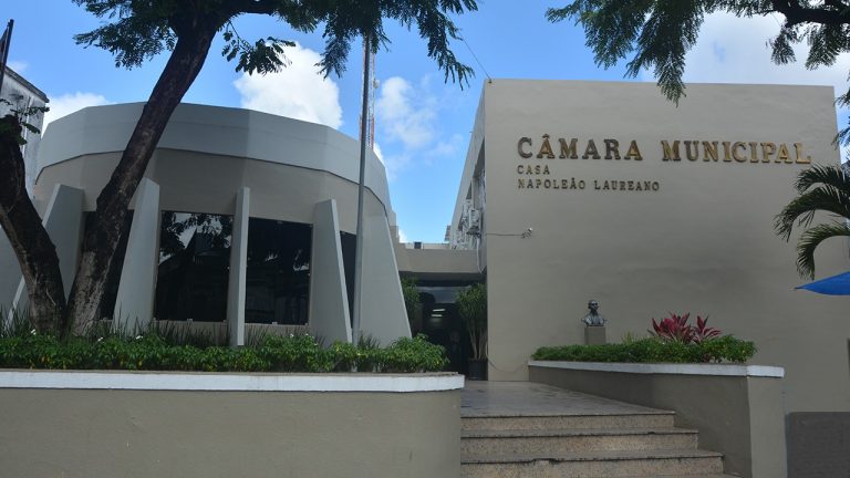 Câmara de João Pessoa aprova título de cidadã para Michelle Bolsonaro sob protestos e polêmica