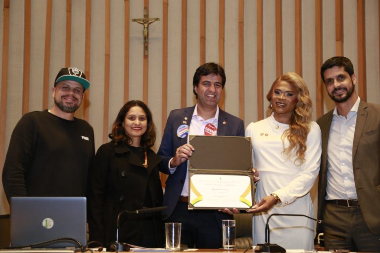 Ruth Venceremos recebe título de cidadã honorária de Brasília