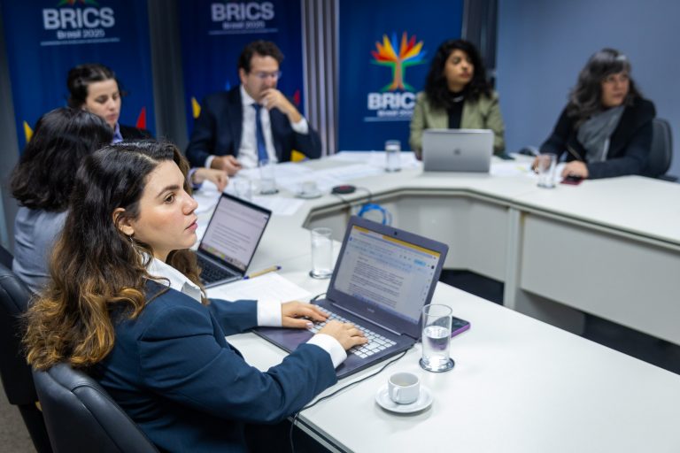 Participação popular: sociedade civil entrega propostas aos ministros de Finanças do Brics
