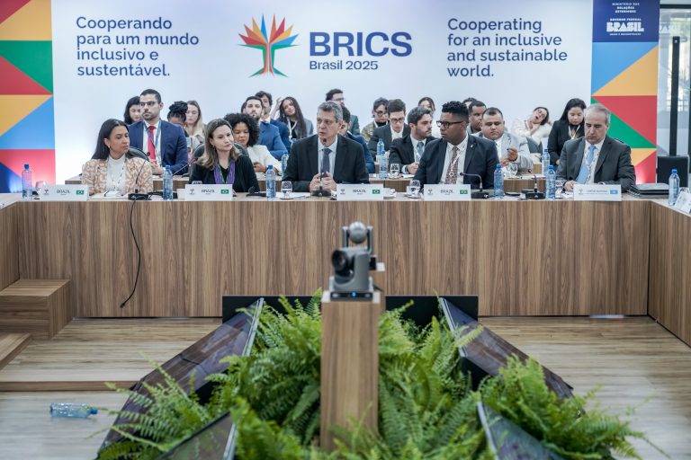 AtlasIntel: Tarifa de Trump é vista como retaliação à cúpula do Brics por 41% dos brasileiros