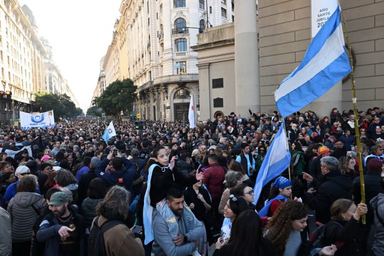 Cristina Kirchner: 'Podem me prender, mas não vão conseguir prender todo o povo argentino'