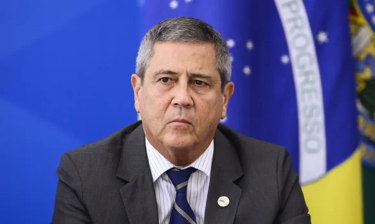PF diz que Braga Netto foi 'figura central' para desacreditar eleições