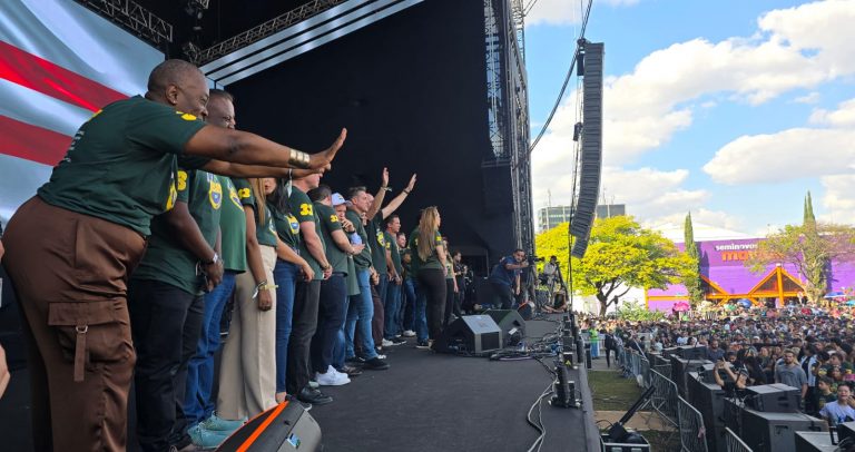 Marcha para Jesus reúne Flávio Bolsonaro, Tarcísio e relator do caso Master no STF