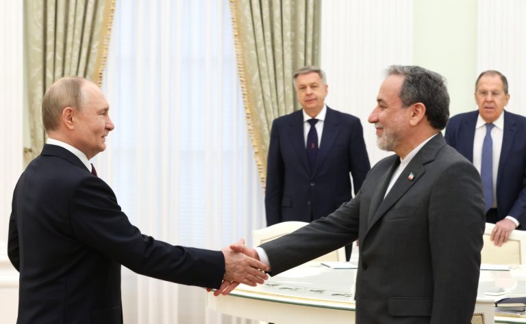 Rússia não exclui ajuda militar ao Irã após 'dramática escalada' de conflito com EUA e Israel