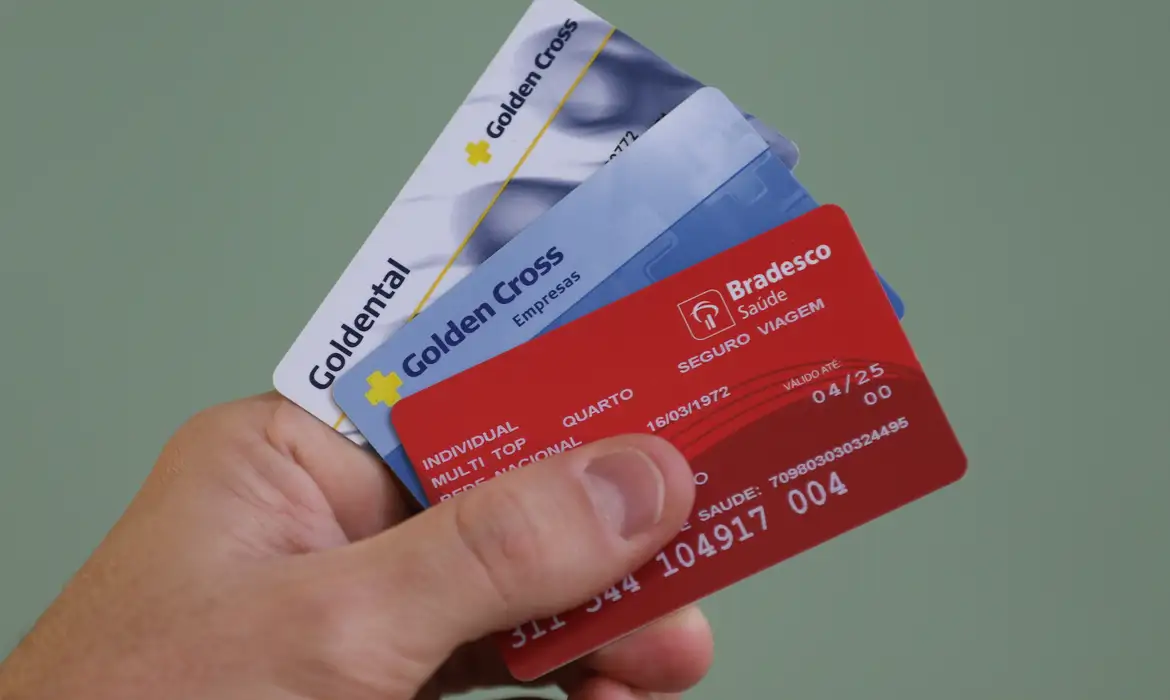 Cartões com diferentes serviços de planos de saúde