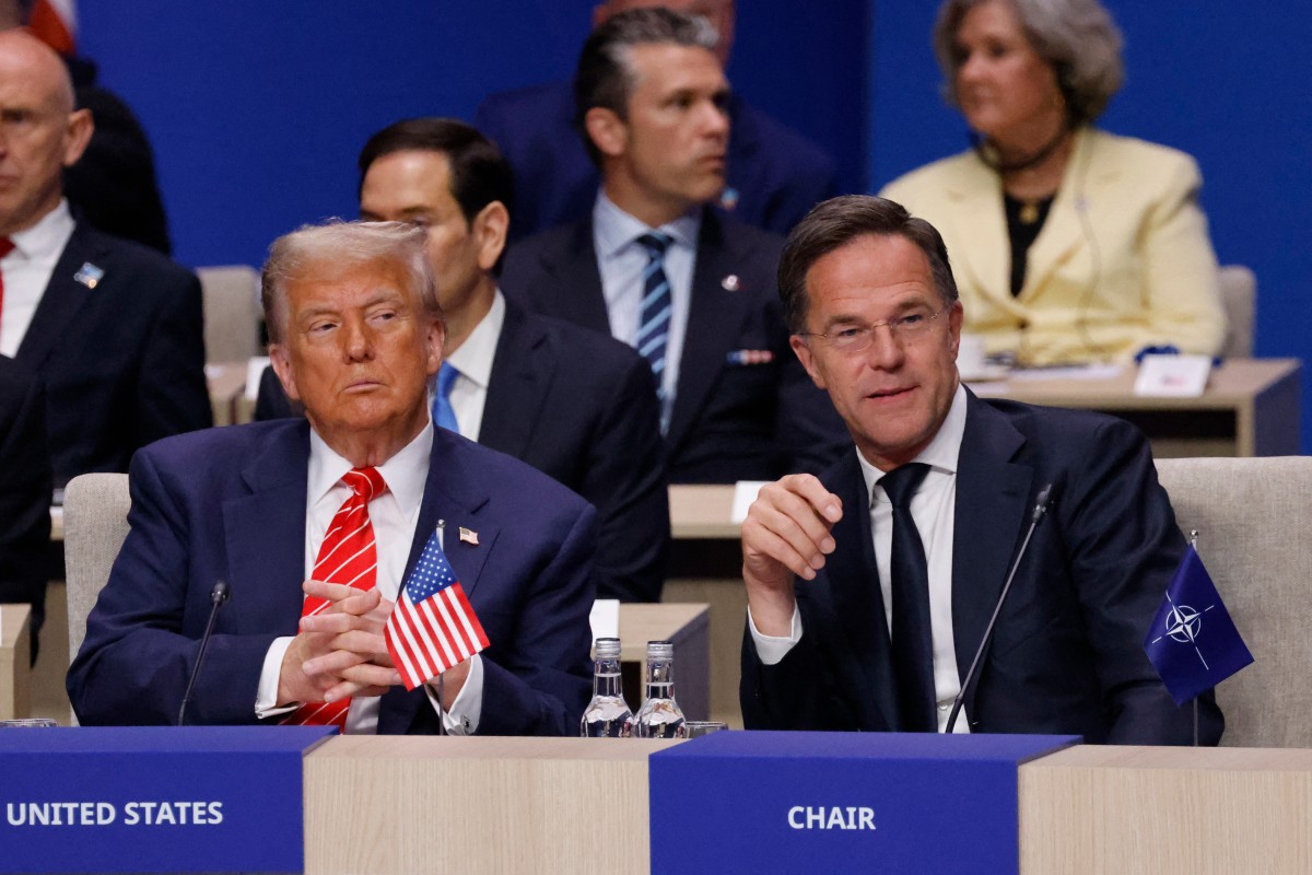 O presidente dos EUA, Donald Trump (esq.), e o chefe da Otan, Mark Rutte, durante a cúpula realizada em Haia, na Holanda