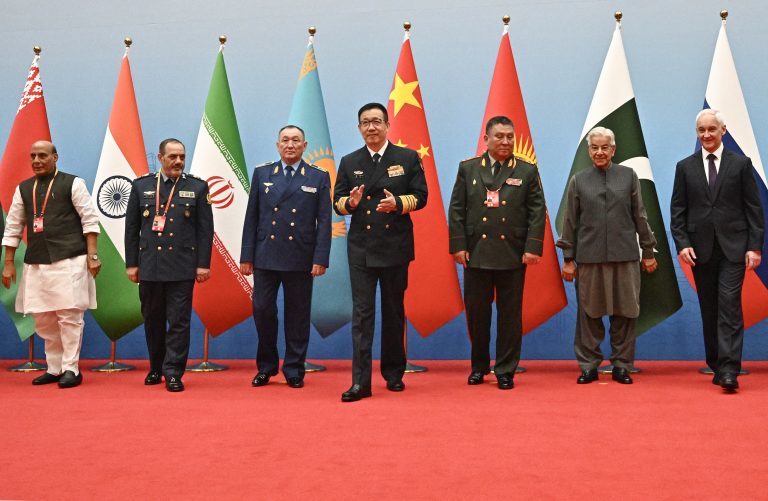 Após cessar-fogo, ministro da Defesa do Irã se reúne com aliados na China