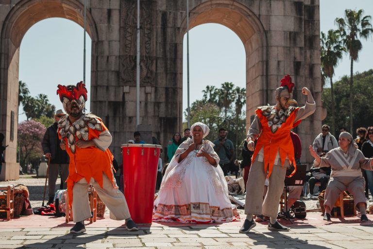 Teatro negro em circulação: grupos UTA e Pretagô apresentam espetáculos em 4 cidades do RS