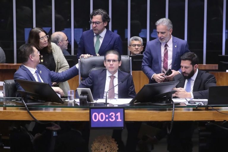 AGU vai ao STF contra derrubada de decreto do governo que altera IOF