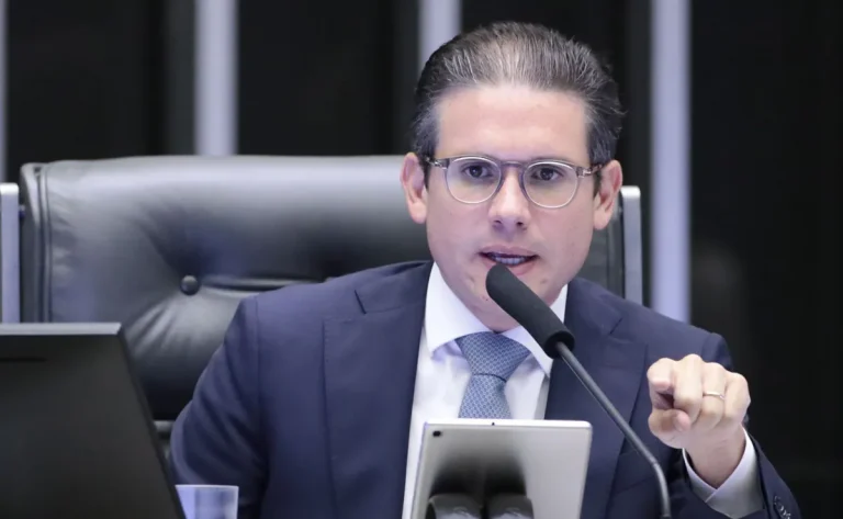 Hugo Motta frustra bolsonaristas e critica sanções dos EUA a Alexandre de Moraes