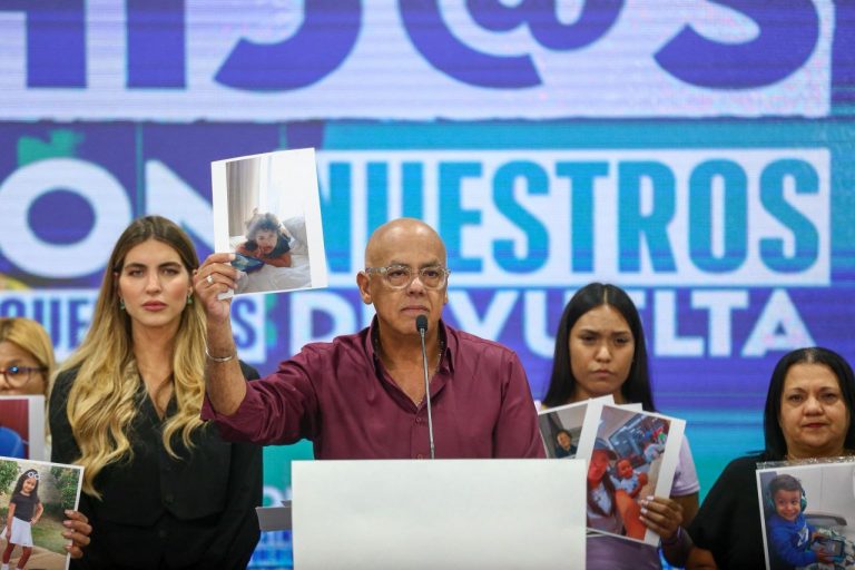 Venezuela diz que EUA 'sequestraram' mais 18 crianças cujos pais foram deportados