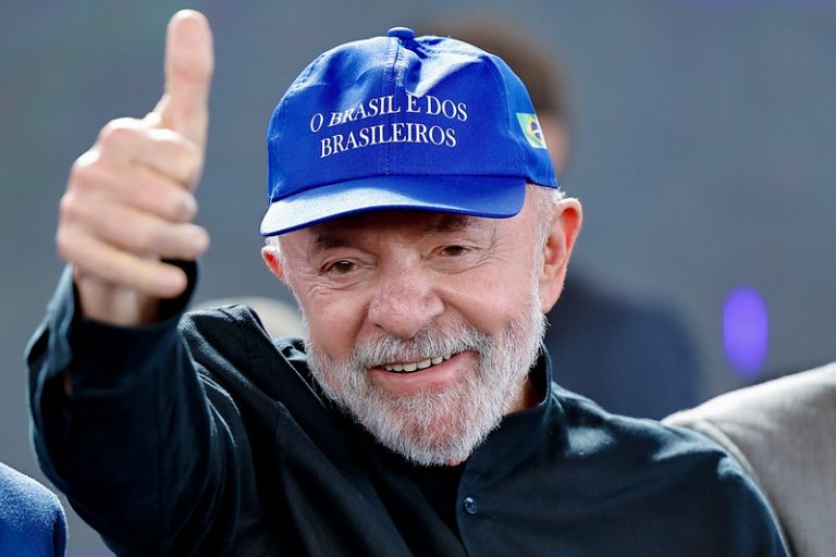 Em meio a ações contra tarifaço, aprovação de Lula cresce no Brasil e supera rejeição