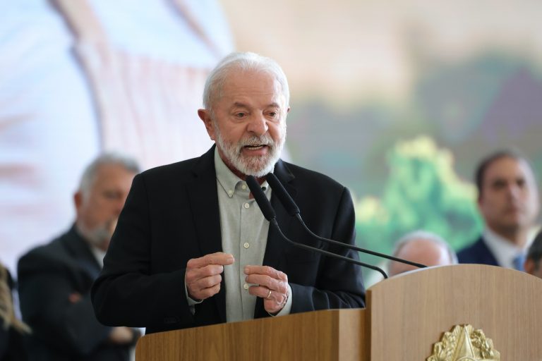 Lula rebate Trump e diz que tarifas terão resposta: 'Brasil não aceitará tutela de ninguém'