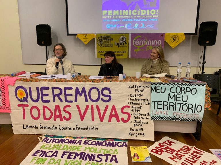 ‘Entre o homem e o urso’: seminário debate feminicídio, misoginia e negacionismo 