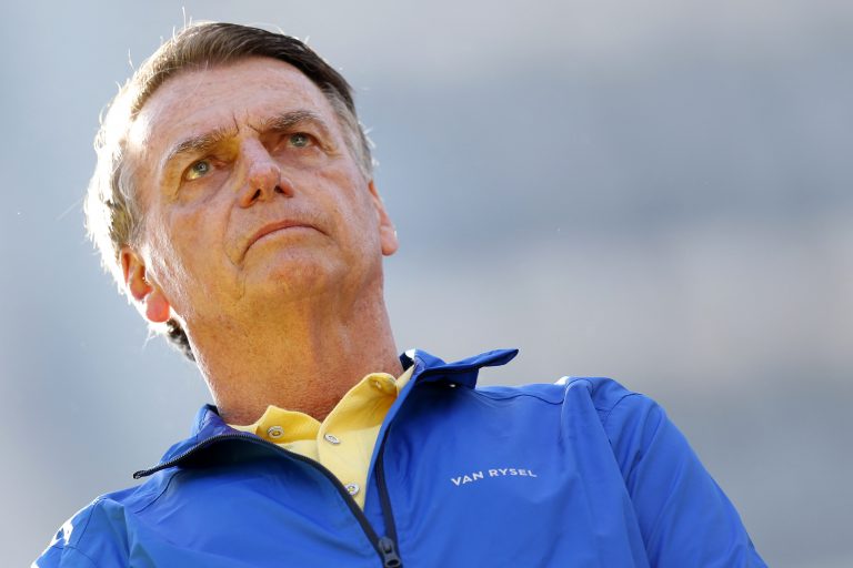Prisão domiciliar de Bolsonaro é 'prenúncio do que está por vir', diz cientista político