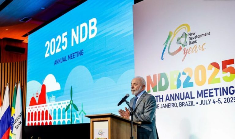 ‘Austeridade não deu certo em nenhum país’, diz Lula em abertura de reunião do Banco dos Brics