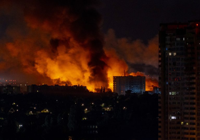 Guerra da Ucrânia: Rússia faz ataque massivo em Kiev e Trump se diz 'decepcionado' com Putin