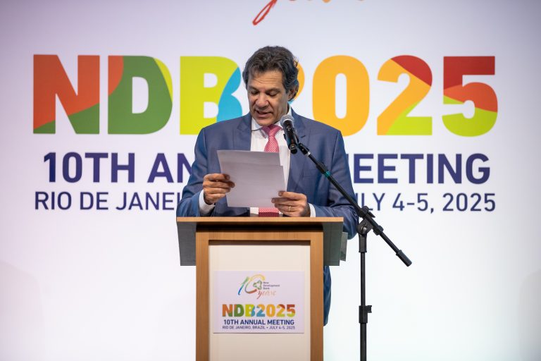 'É preciso aumentar os impostos dos super-ricos em todo o mundo', diz Haddad no Banco dos Brics