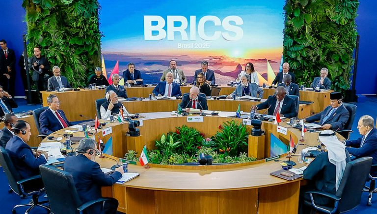‘É sempre mais fácil investir na guerra do que na paz’, diz Lula na cúpula do Brics