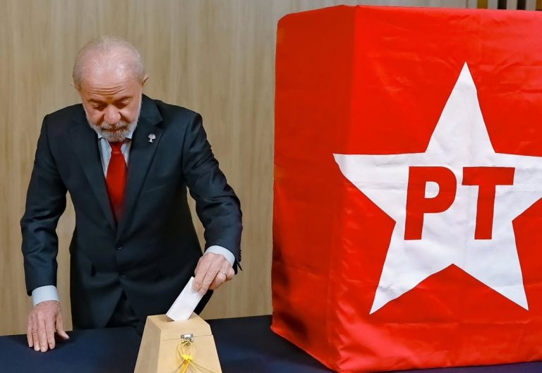 Lula e Gleisi Hoffmann votam em eleição para o comando do PT; Edinho Silva é o preferido