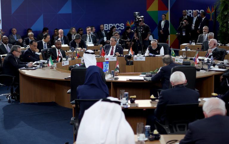 Desdolarização: líderes do Brics propõem criação de sistema de pagamentos alternativo ao Swift