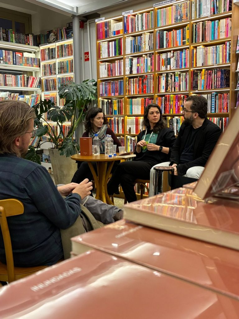 Livro 'Inundadas' resgata memória e crítica histórica sobre a tragédia climática no RS