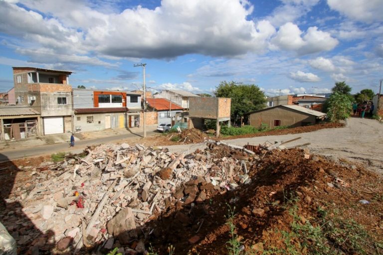 CPI do Desmonte do Dmae vistoria obras no dique do Sarandi e identifica lentidão nos trabalhos